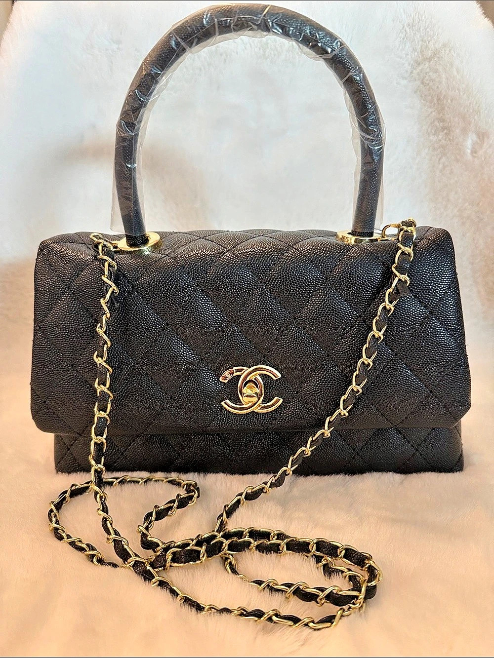 Source Unknown Quilted Shoulder Bag in Black Like New